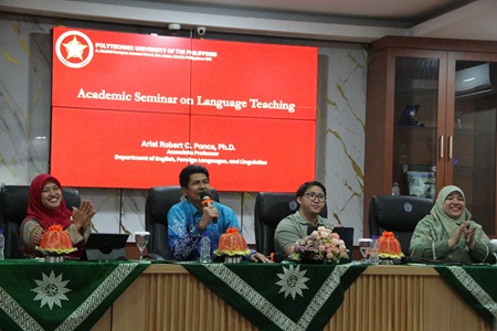 IMG_6636 Dekan FKIP Unismuh Makassar Dr. H. Baharullah, M.Pd. Membuka secara resmi kegiatan